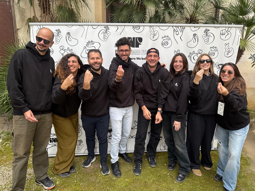 A community moment at Italia Nomad Fest